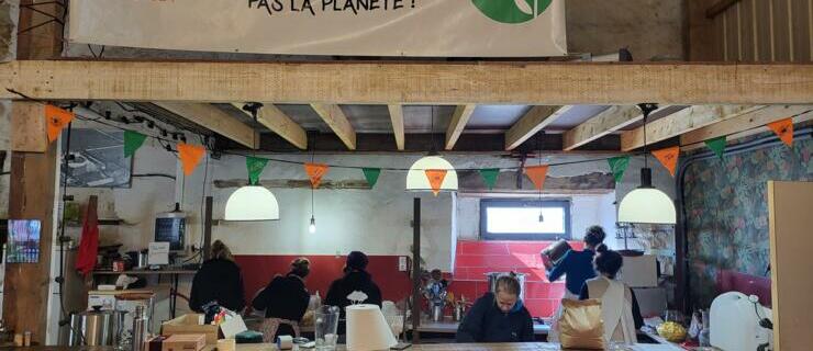 Bénévoles et salariées s'activent en cuisine dès le vendredi Bénévoles et salariées s'activent en cuisine dès le vendredi